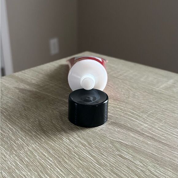 NEW … IVY & CASTLE “Pomegranate Grenade” Hand Cream - Picture 3 of 3